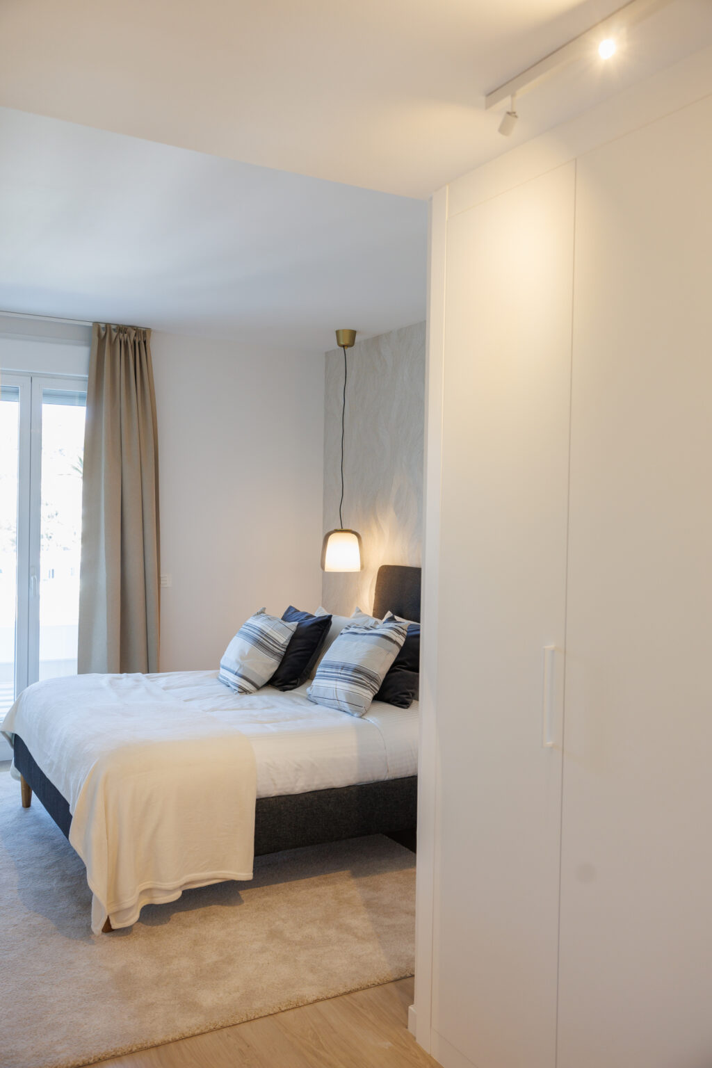 RAN HOME RENTALS: Servicio de limpieza y planchado opcional para estancias largas